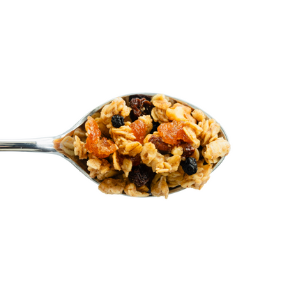 アップルシナモン味のオーガニックグラノーラ。アップル、ブルーベリー、レーズンが入っています。